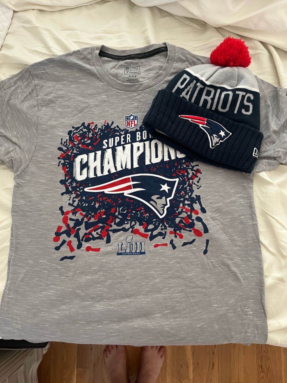 Fanatics Gray New England Patriots Champions T-Shirt with Navy & Red Knit Beanie